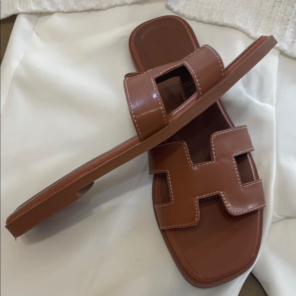 Women's Brown Slide Sandals with Cutout Strap - Picture 4 of 6